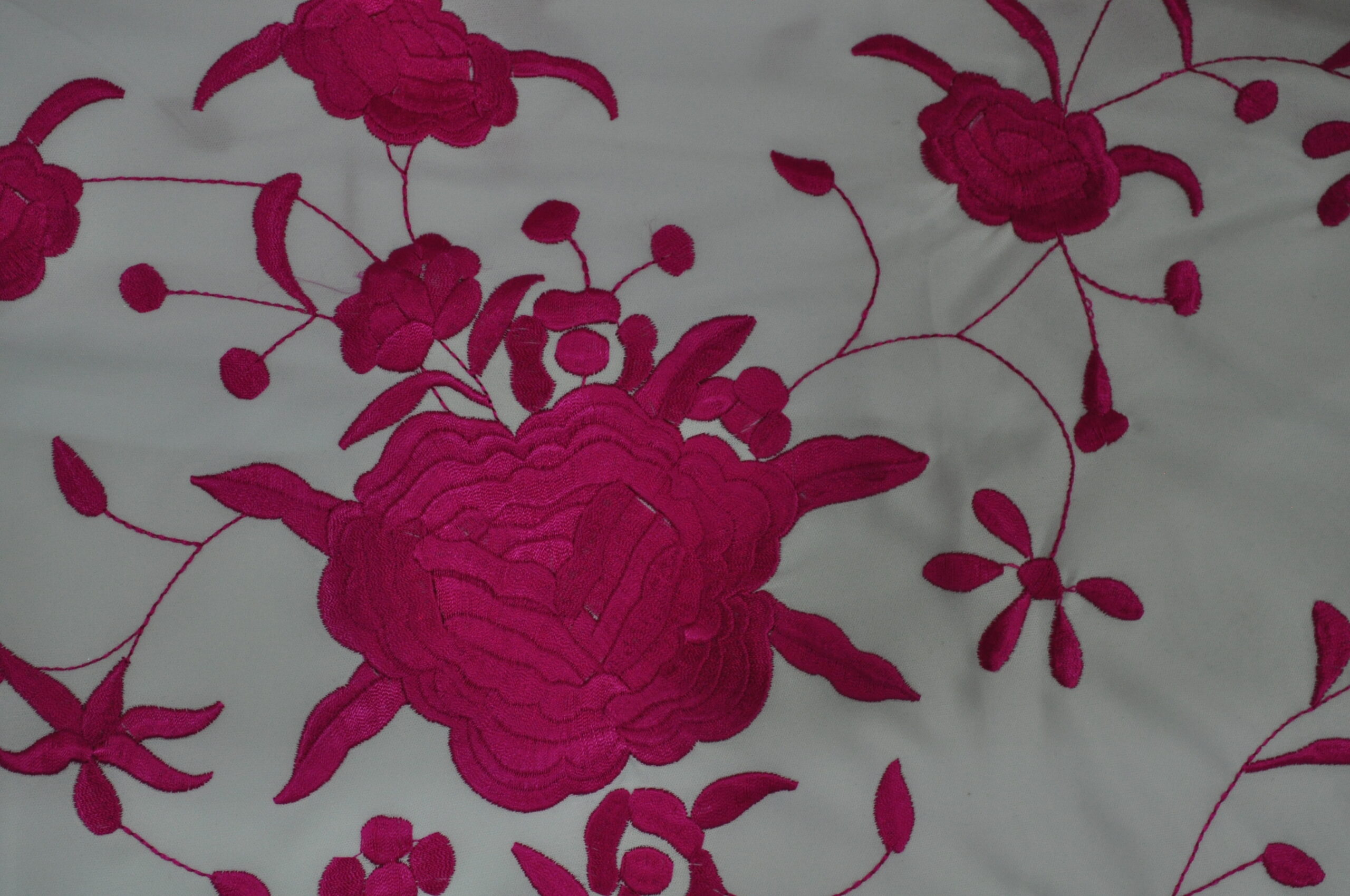 Branco flores fuchsia Branco flores fuchsia